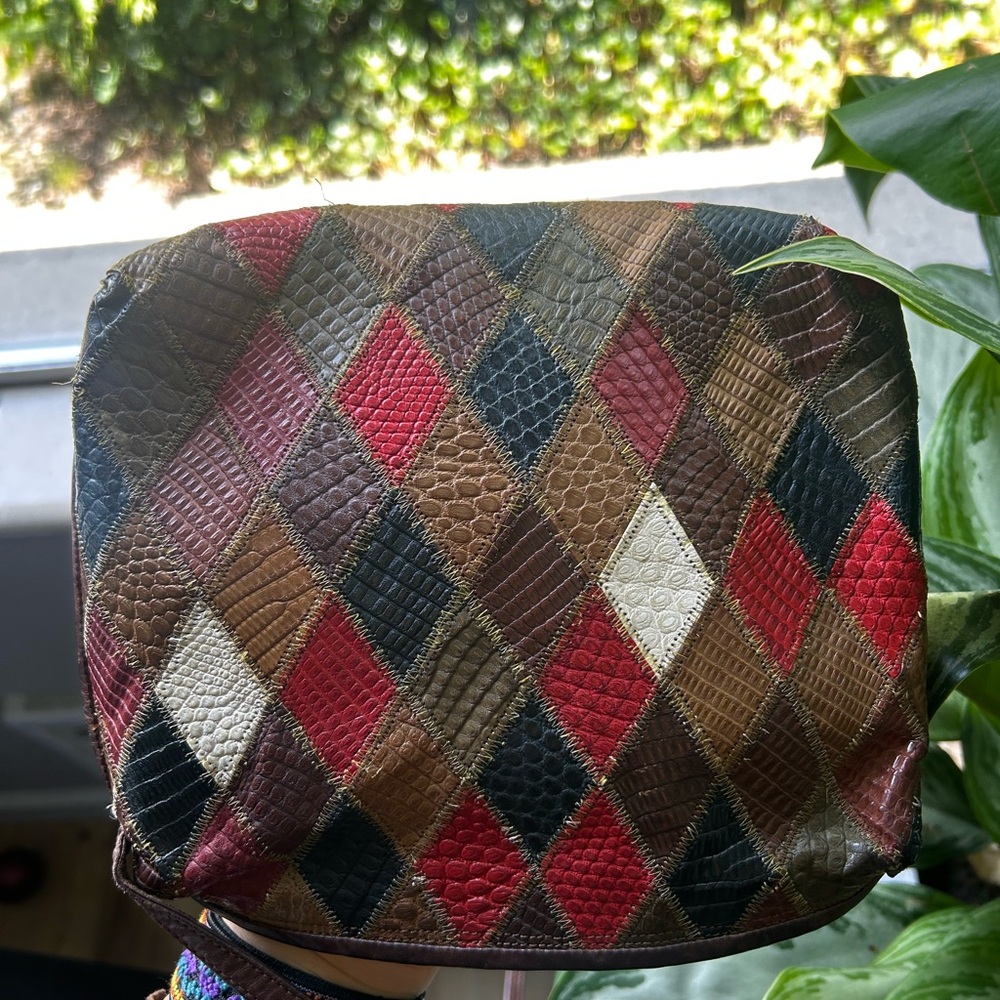Bottega Veneta Brown Crossbody Bag with Pattern Design - Picture 8 of 9